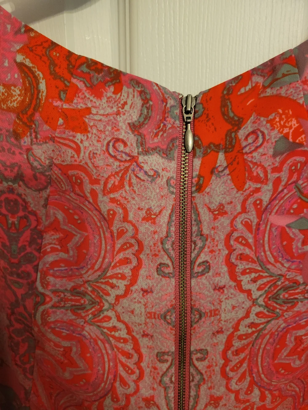 CAbi Pink & Orange Paisley Sleeveless Shell Top